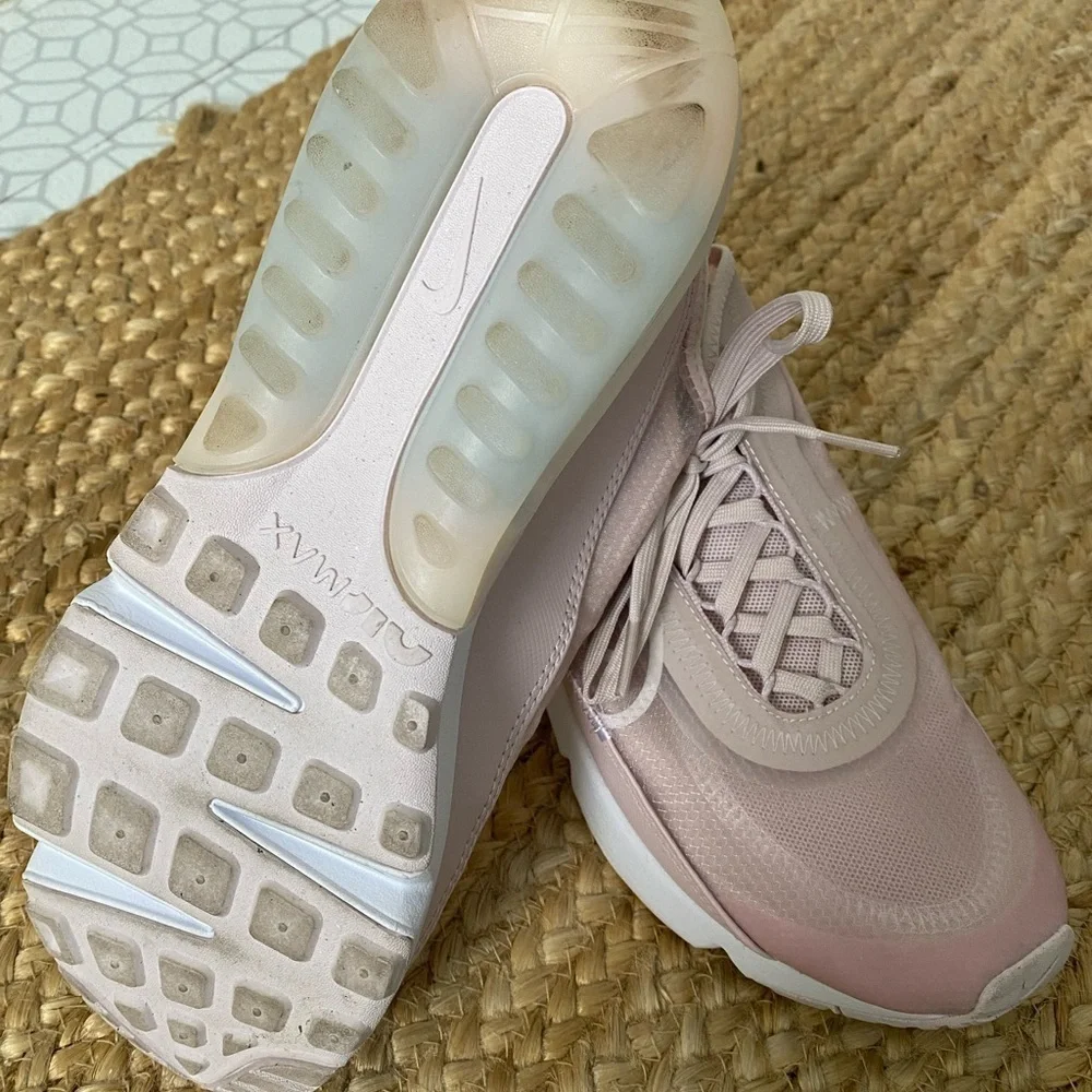 Nike Women’s Air Max 2090 Rose Color. Size 8.5